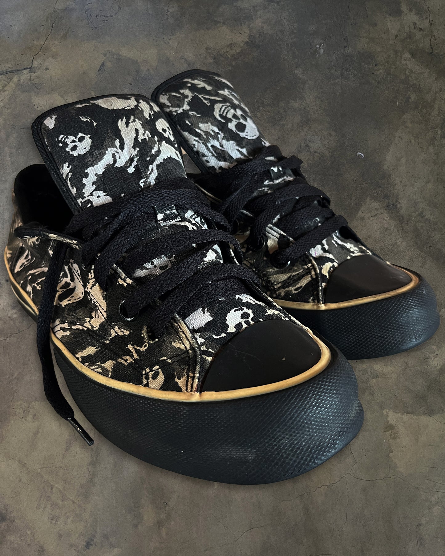 NUMBER (N)INE SS2001 "TIME MIGRATION" SKULL SNEAKERS