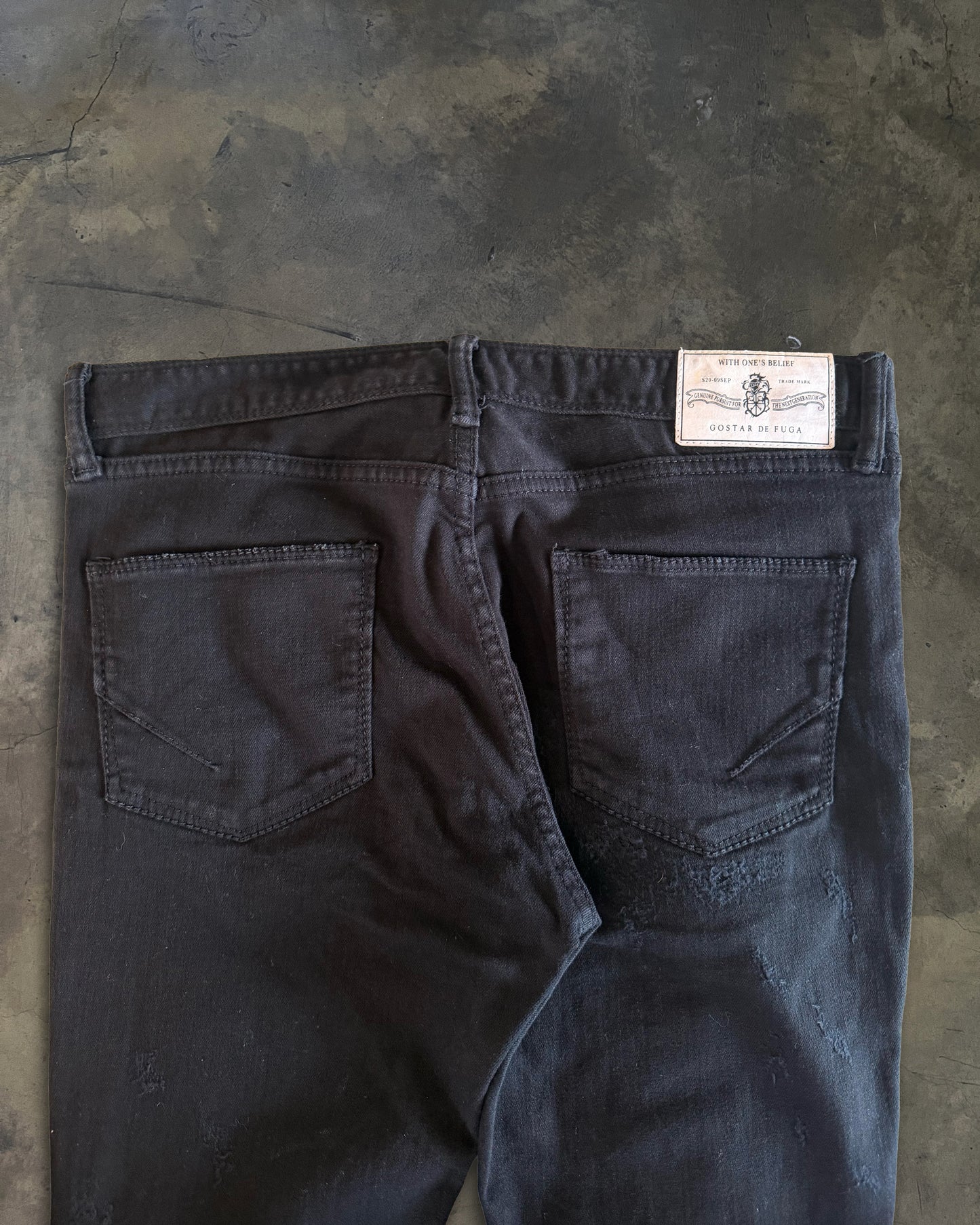 GOSTAR DE FUGA DISTRESSED SKINNY DENIM