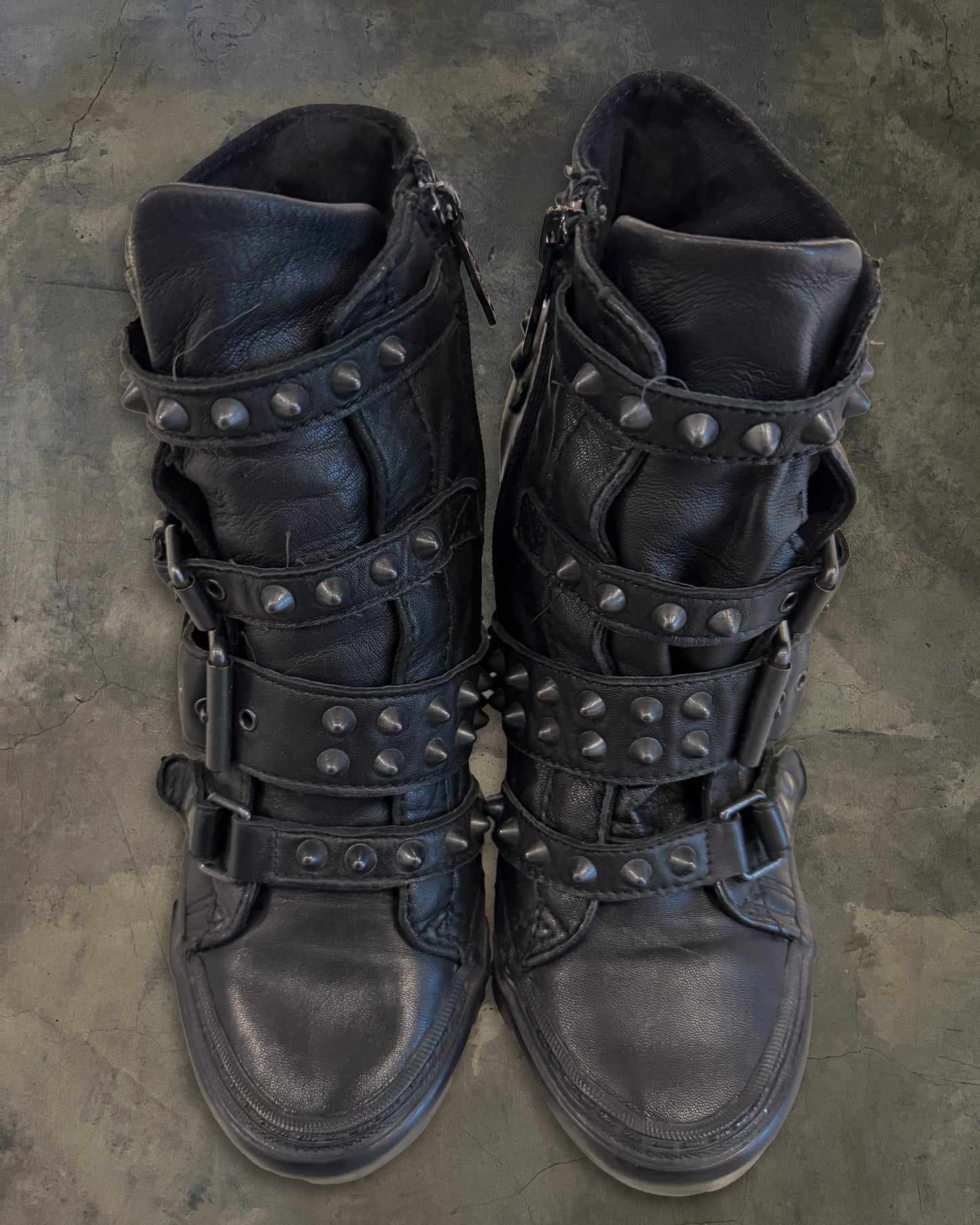 ASH X REDPEPPER STUDDED WEDGES