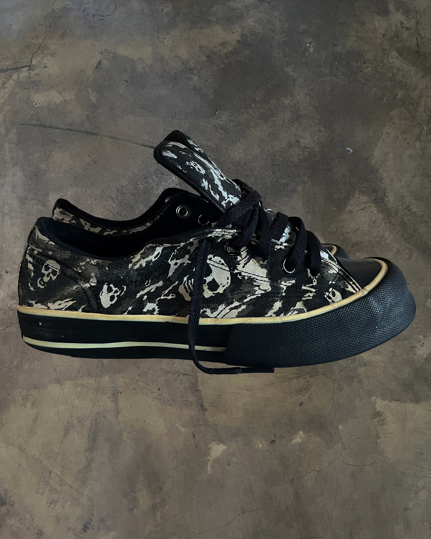 NUMBER (N)INE SS2001 "TIME MIGRATION" SKULL SNEAKERS
