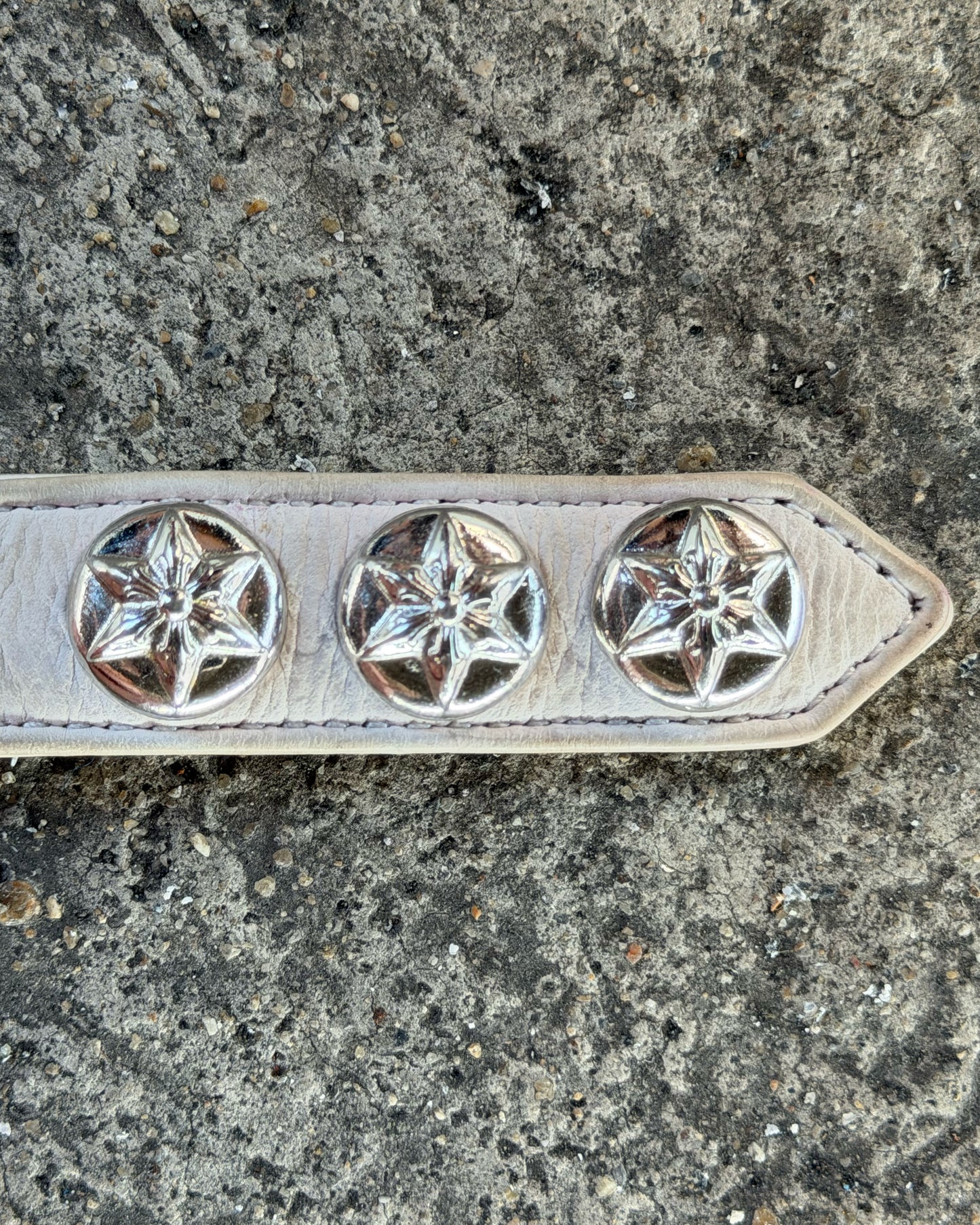 CHROME HEARTS RHODIUM PLATED STAR 3 BUTTON LEATHER BRACELET