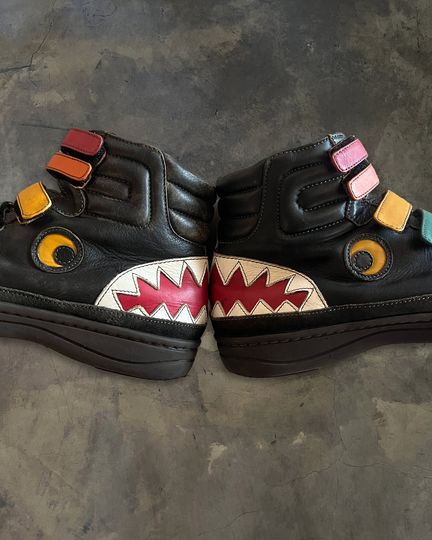JCDC VELCO STRAP SHARK HIGH TOPS