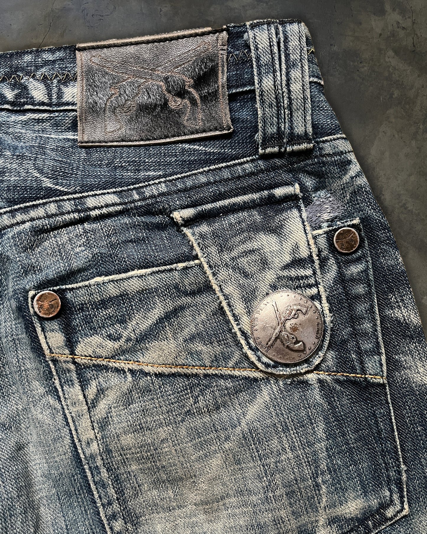 ROAR BOOT CUT WASHED DENIM