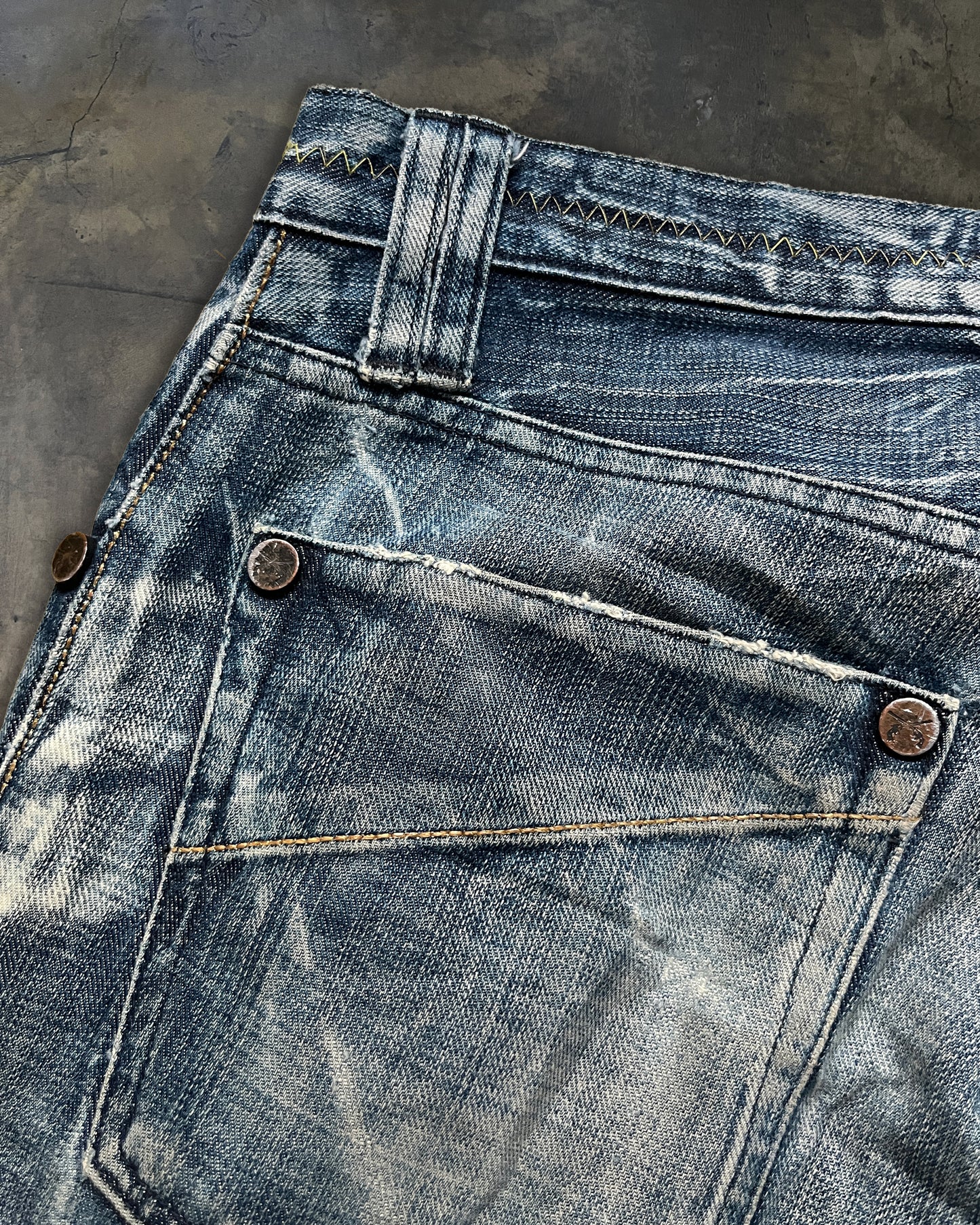 ROAR BOOT CUT WASHED DENIM