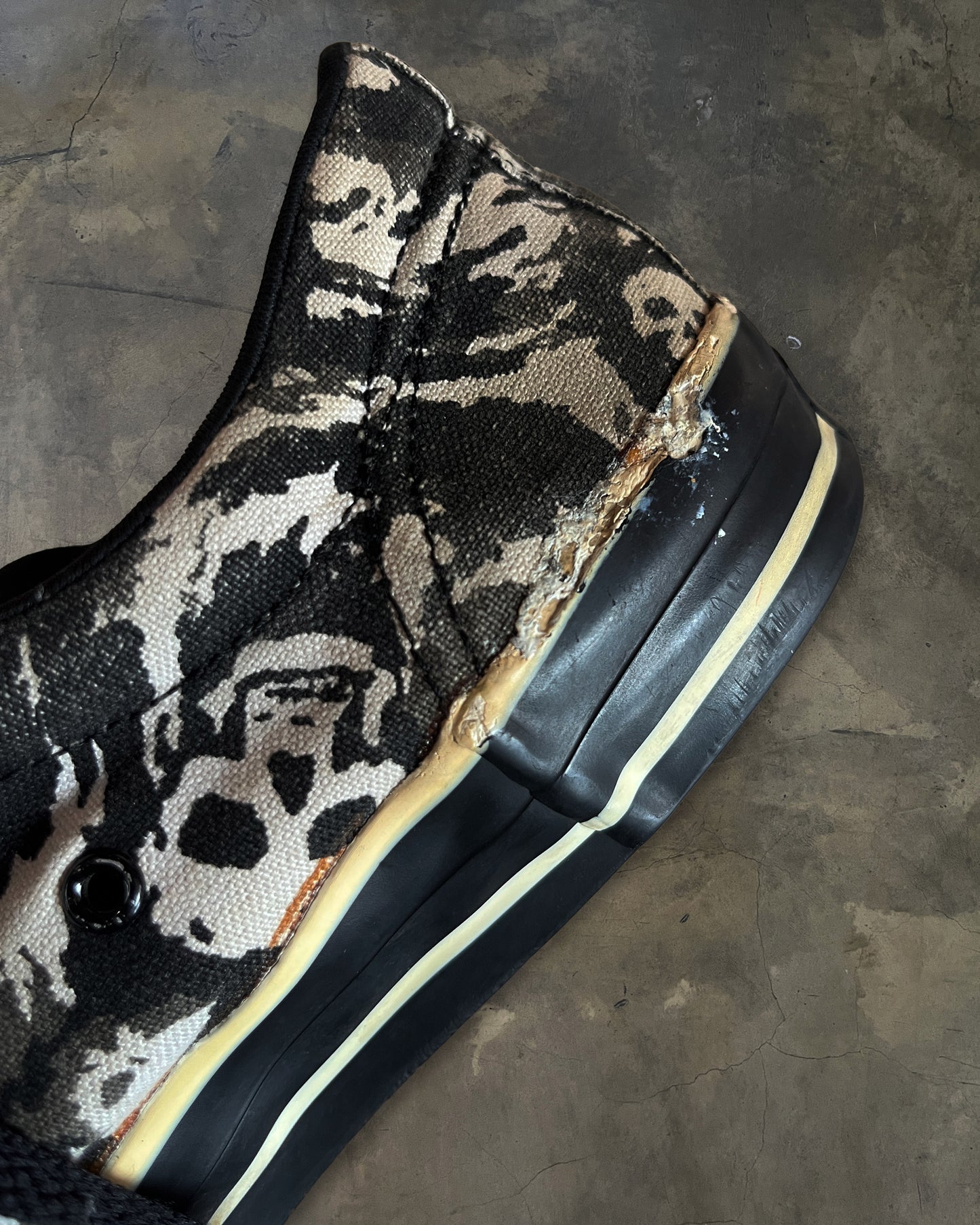NUMBER (N)INE SS2001 "TIME MIGRATION" SKULL SNEAKERS