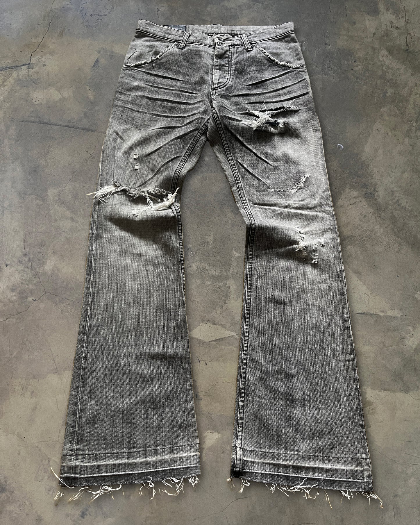 ATTACHMENT BY KAZUYUKI KUMAGAI 00S DISTRESSED DENIM