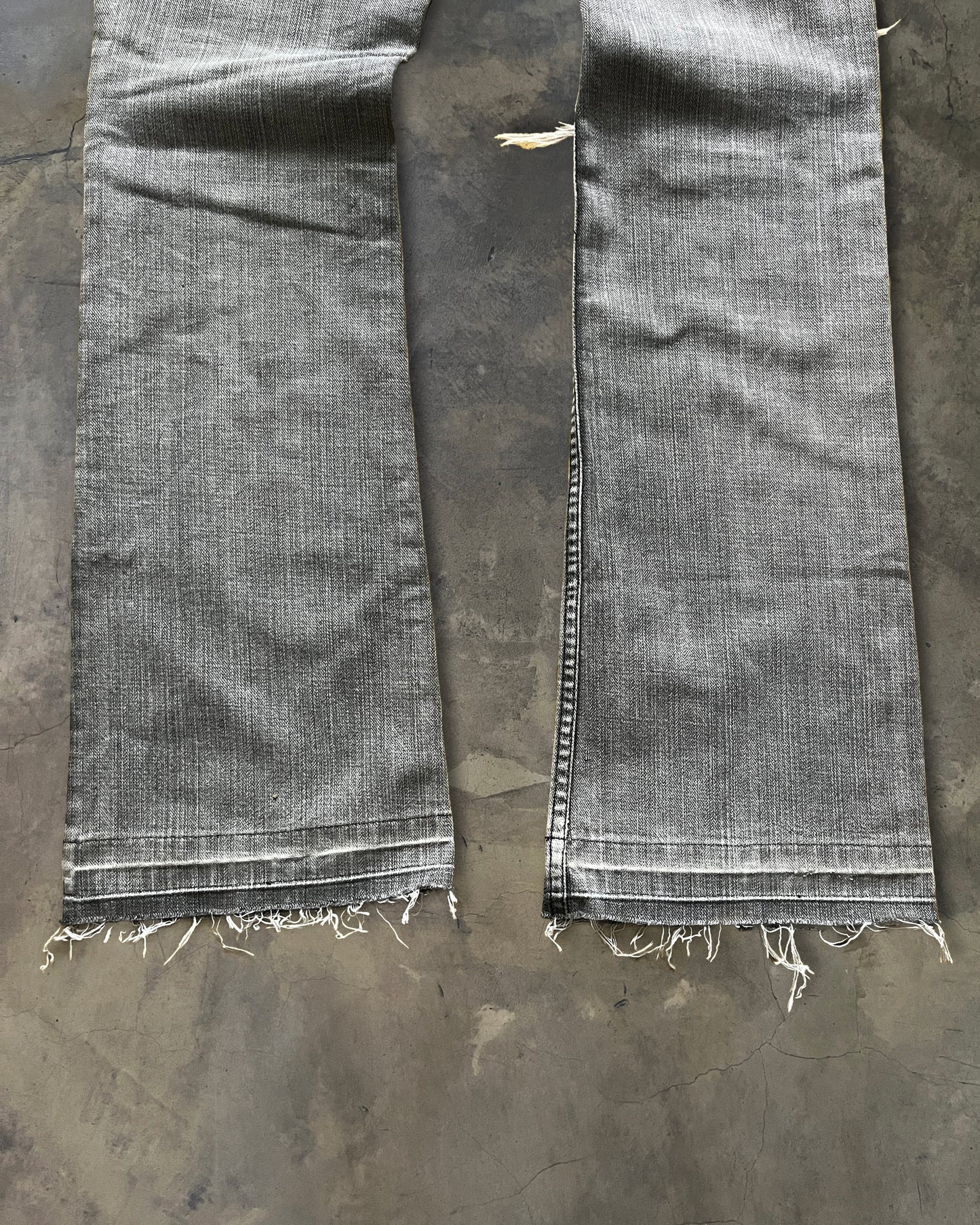 ATTACHMENT BY KAZUYUKI KUMAGAI 00S DISTRESSED DENIM