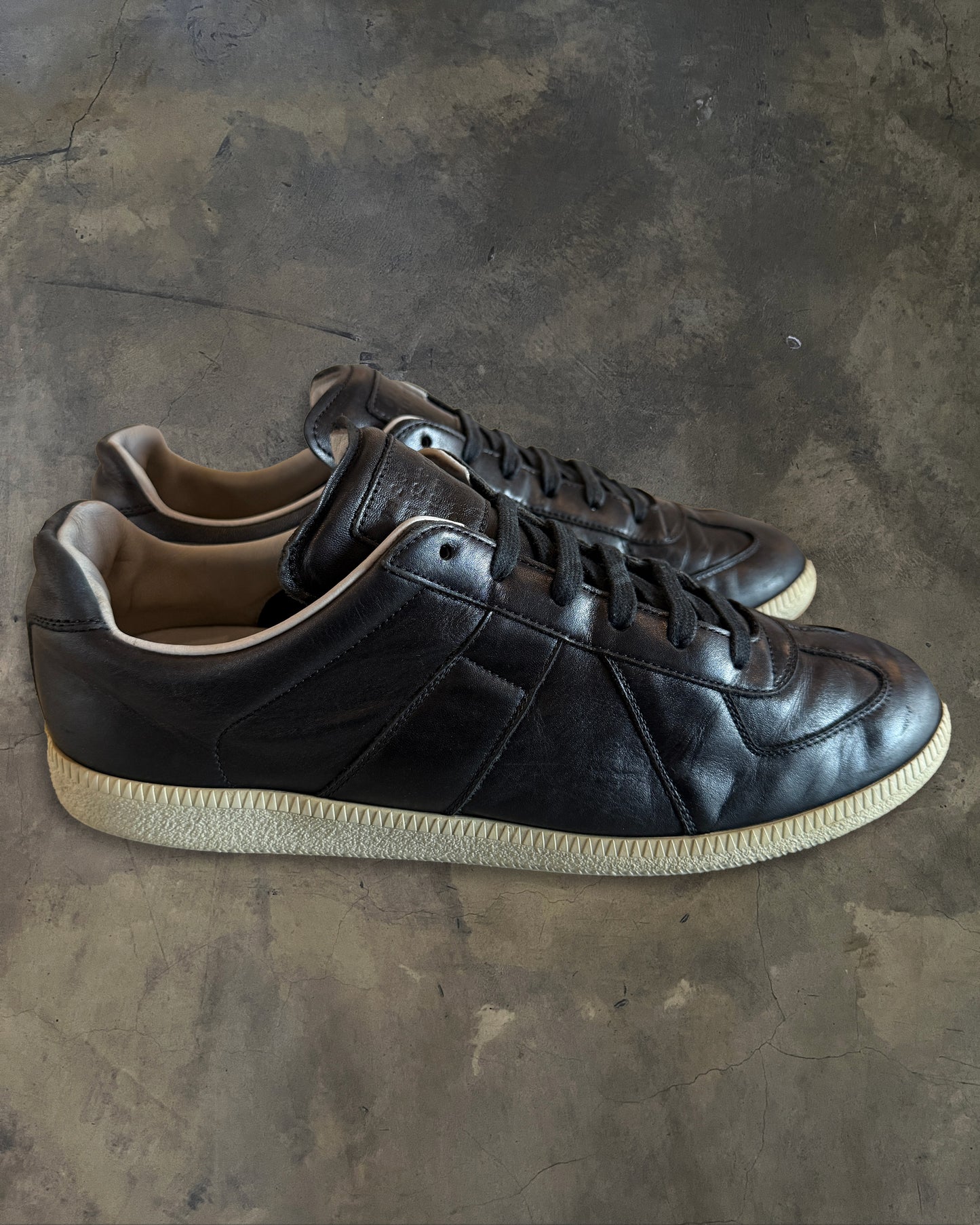 MAISON MARGIELA BLACK GAT 43