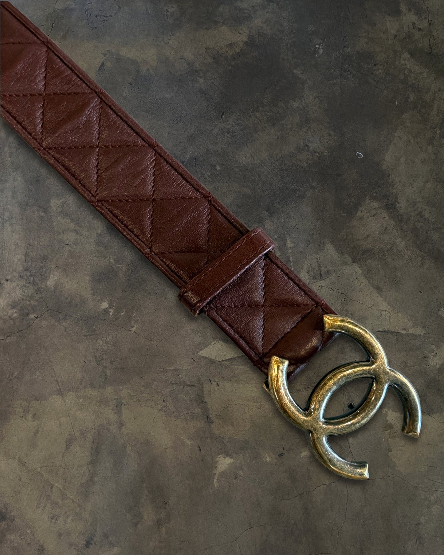 CHANEL PIG BLOOD QUILTED CC LAMBSKIN BELT