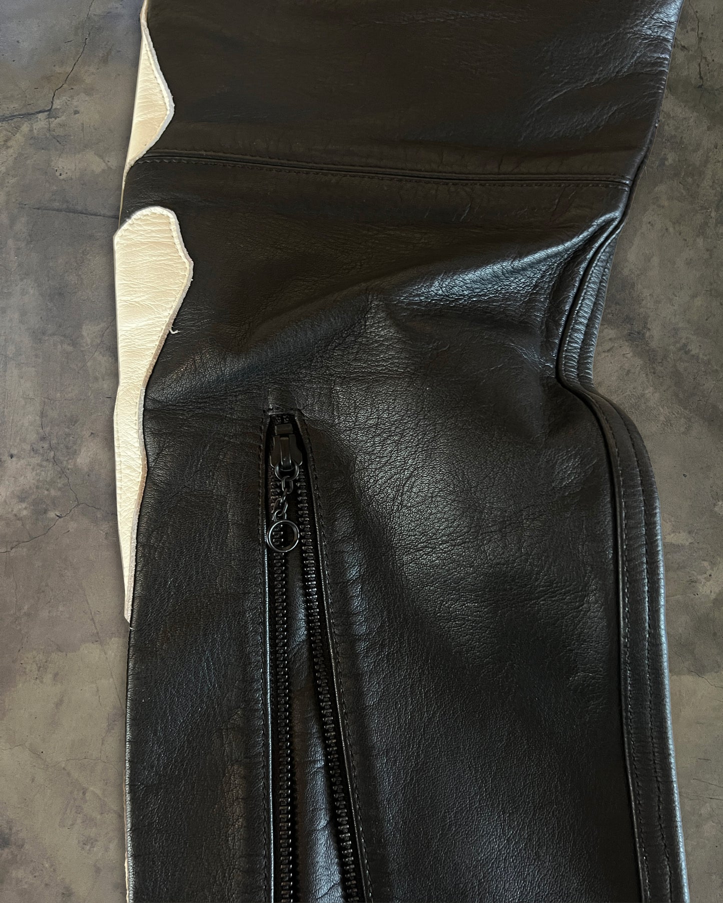 BLACKMEANS LEATHER BONE PANTS