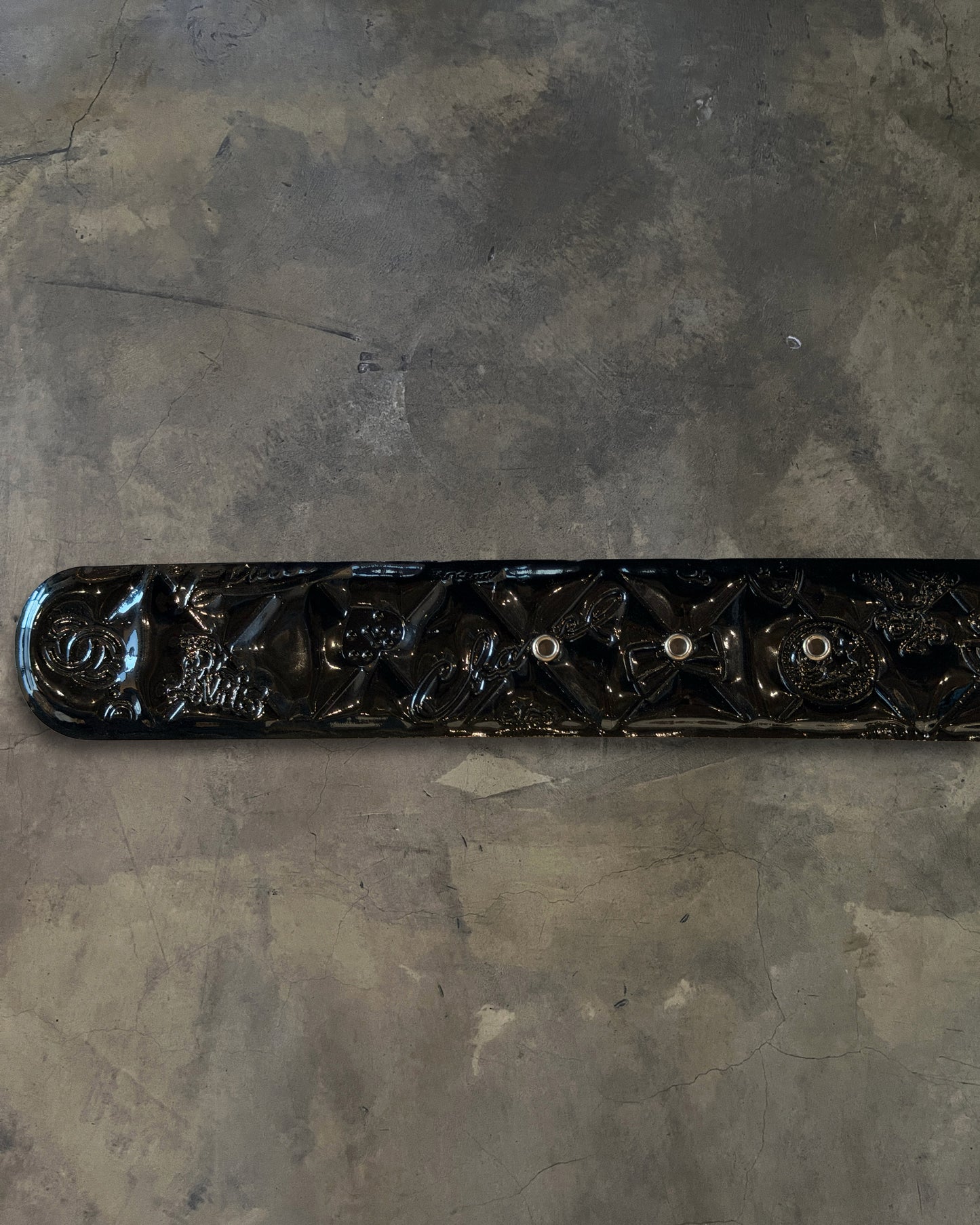 CHANEL CC QUILTED PATENT LEATHER BELT