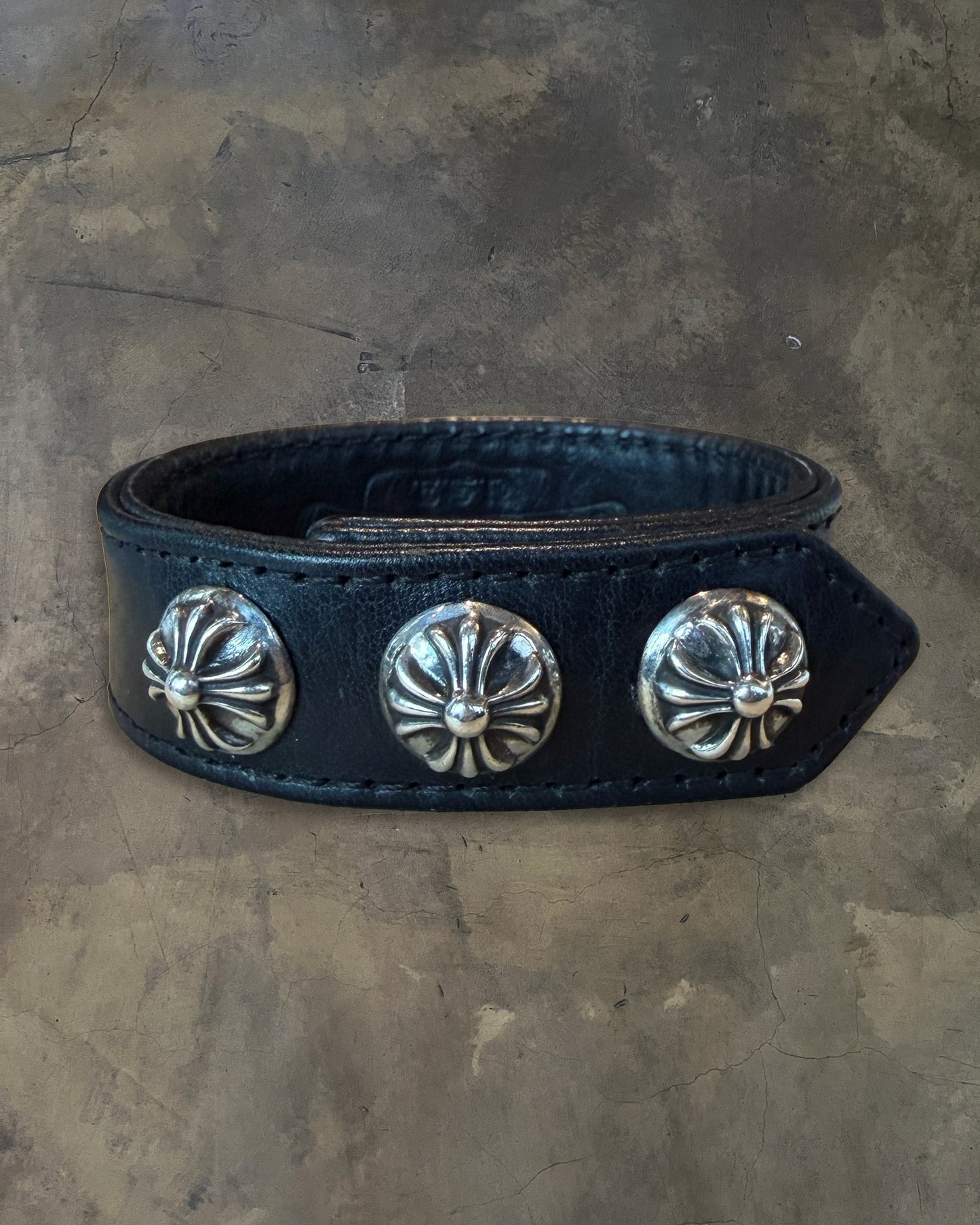 CHROME HEARTS CROSS 3 BUTTON LEATHER BRACELET