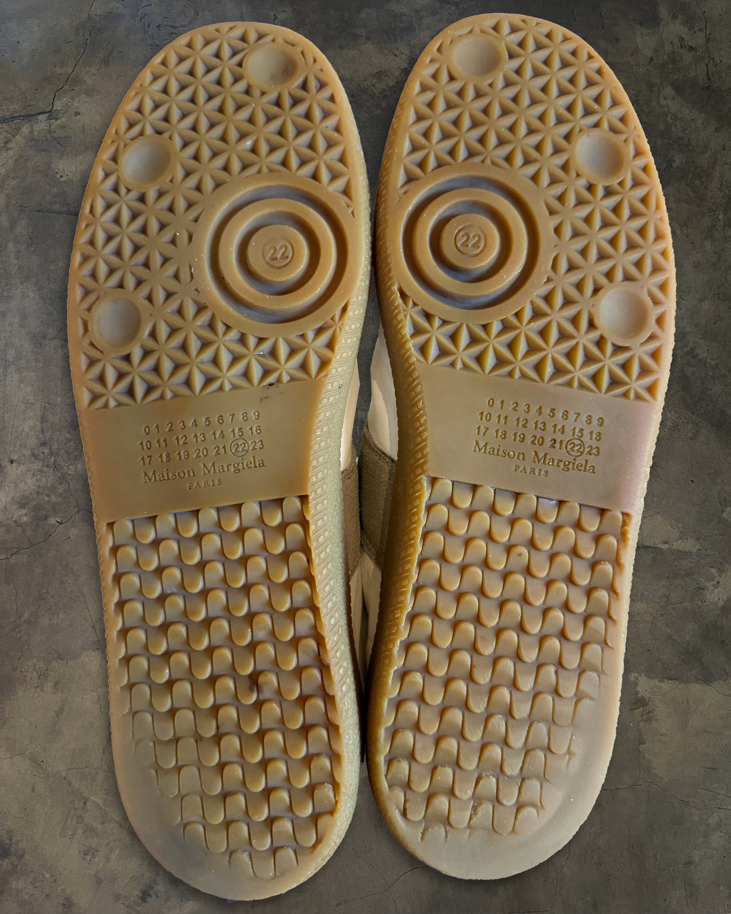 MAISON MARGIELA WHITE GAT 42