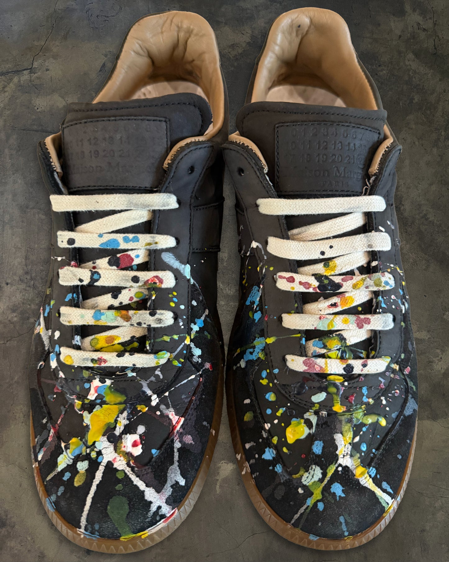 MAISON MARGIELA BLACK SPLATTER GAT 42