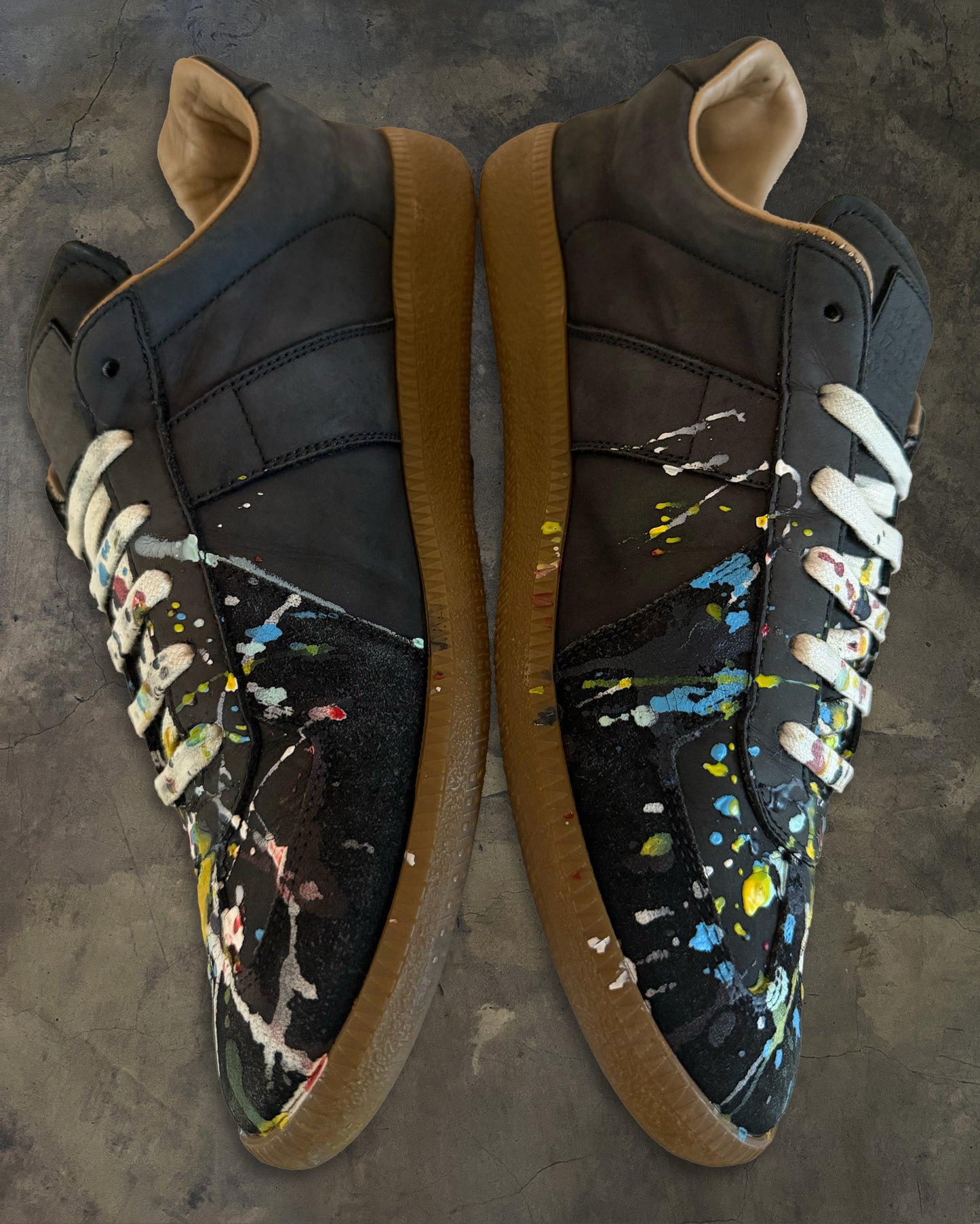 MAISON MARGIELA BLACK SPLATTER GAT 42