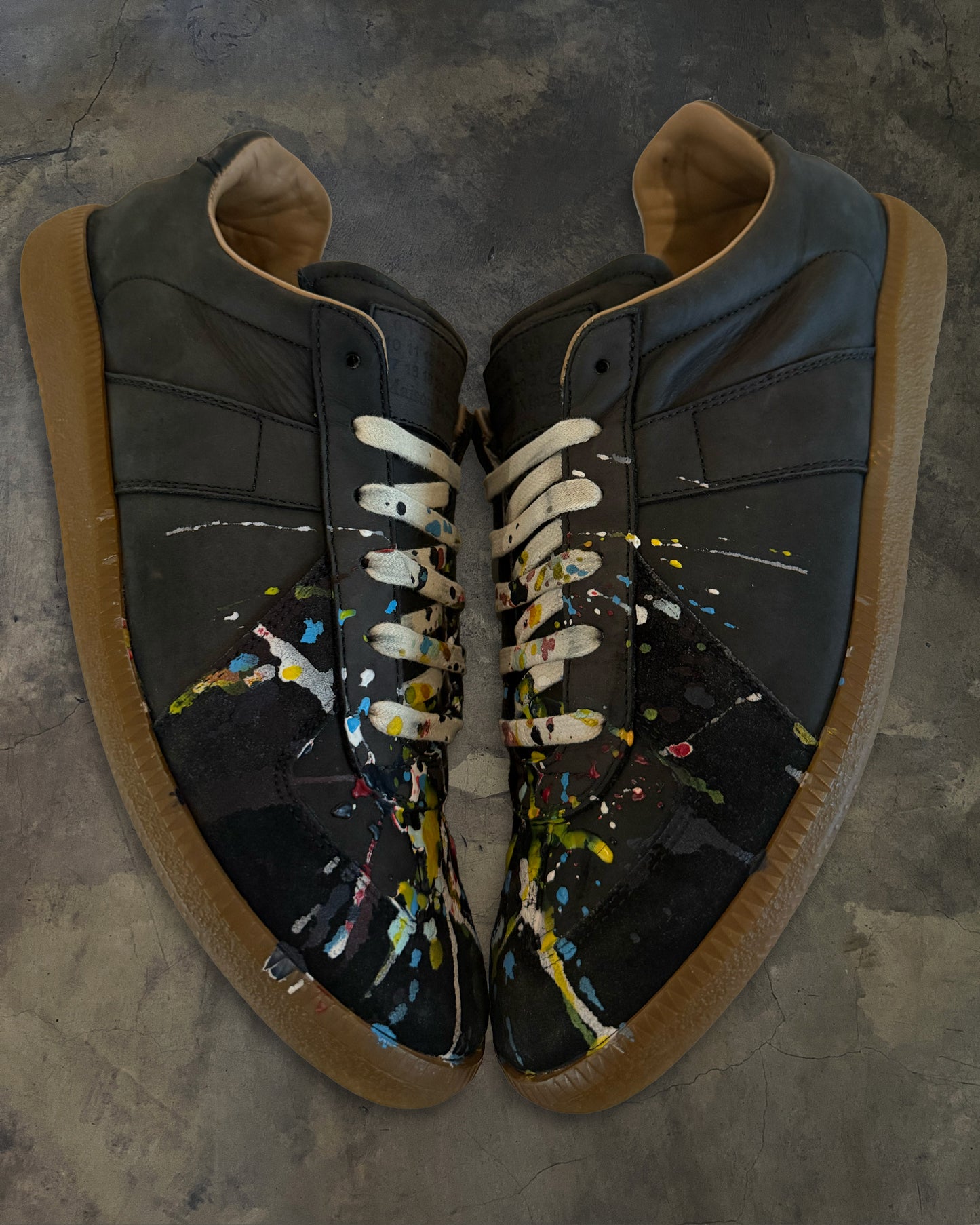MAISON MARGIELA BLACK SPLATTER GAT 42