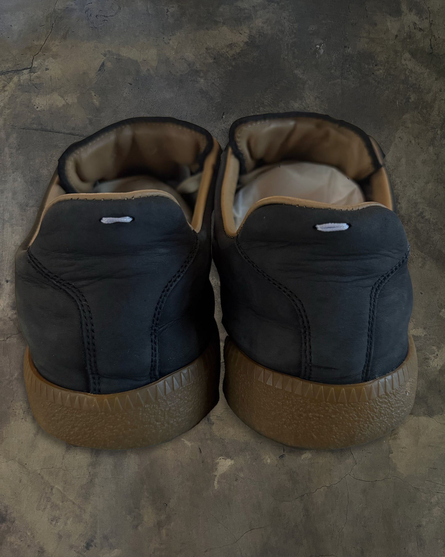 MAISON MARGIELA BLACK SPLATTER GAT 42