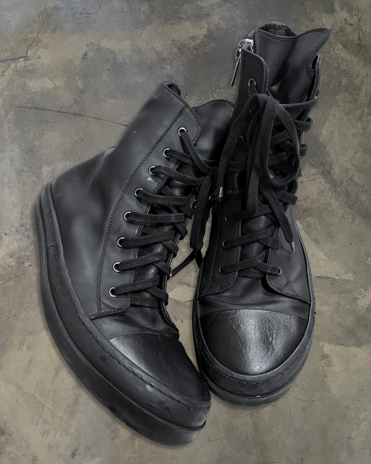 RICK OWENS TRIPLE BLACK RAMONES – glam archive