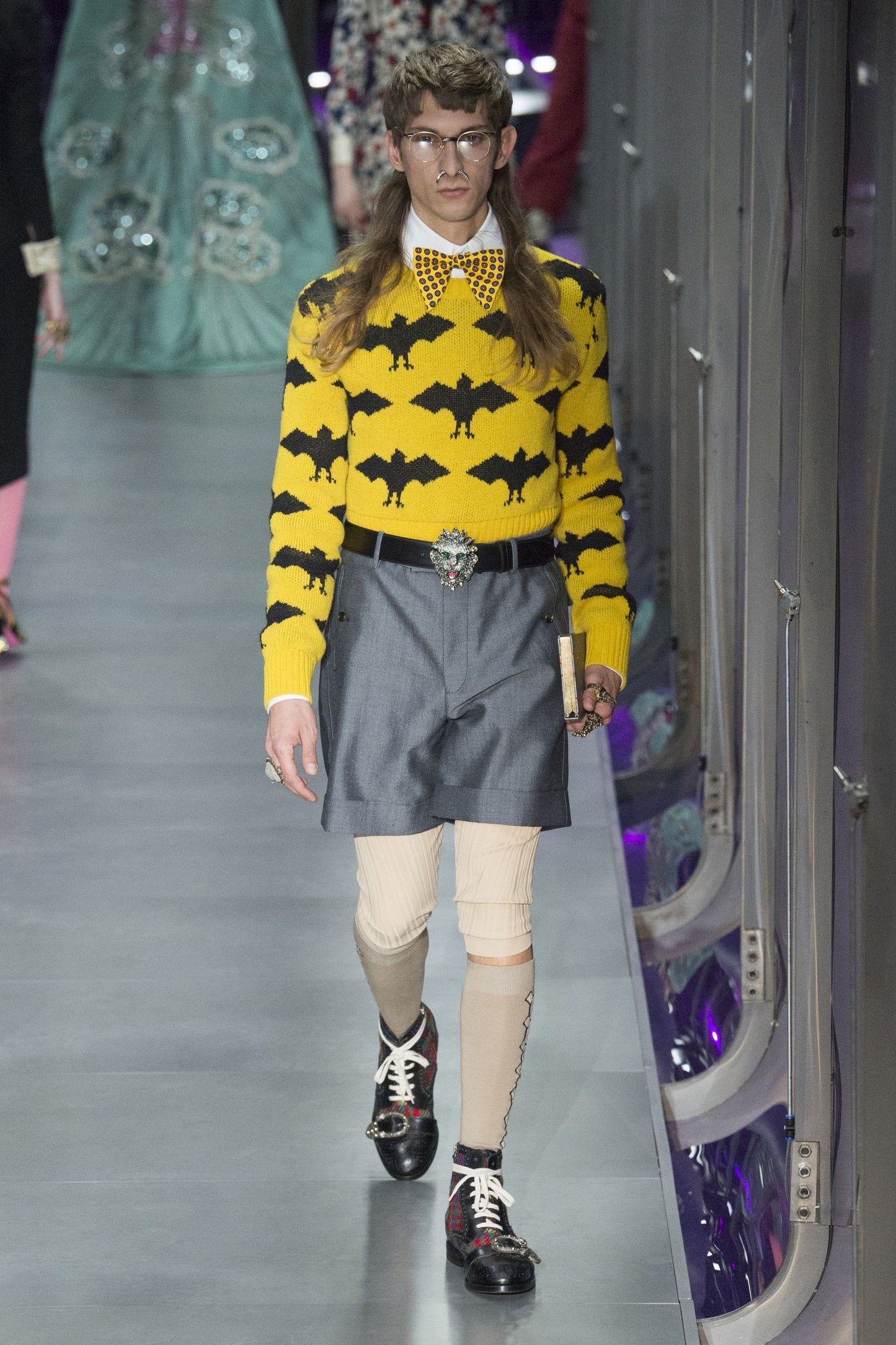 GUCCI FW2017 RUNWAY WOOL BAT JACQUARD KNIT CREWNECK