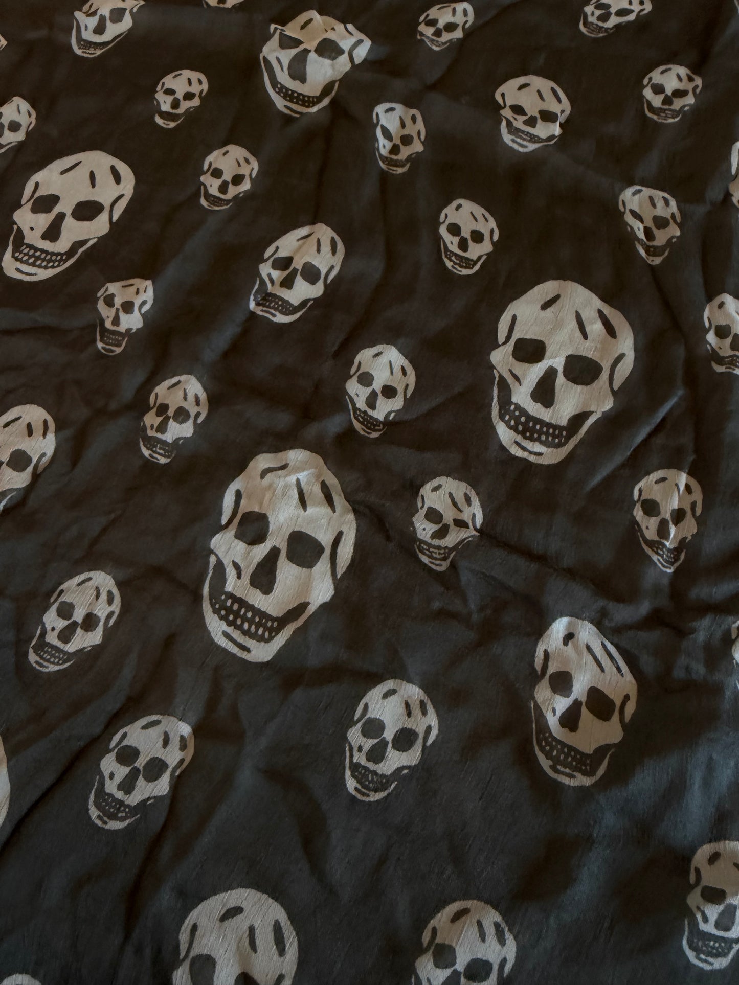 ALEXANDER MCQUEEN CLASSIC SKULL SCARF