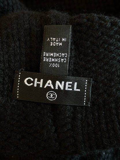 CHANEL CC LOGO CHAIN BEANIE
