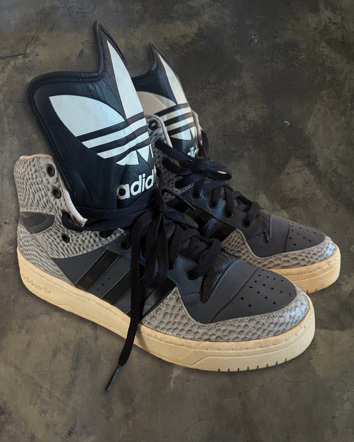 ADIDAS BIG LOGO HIGH TOP 11