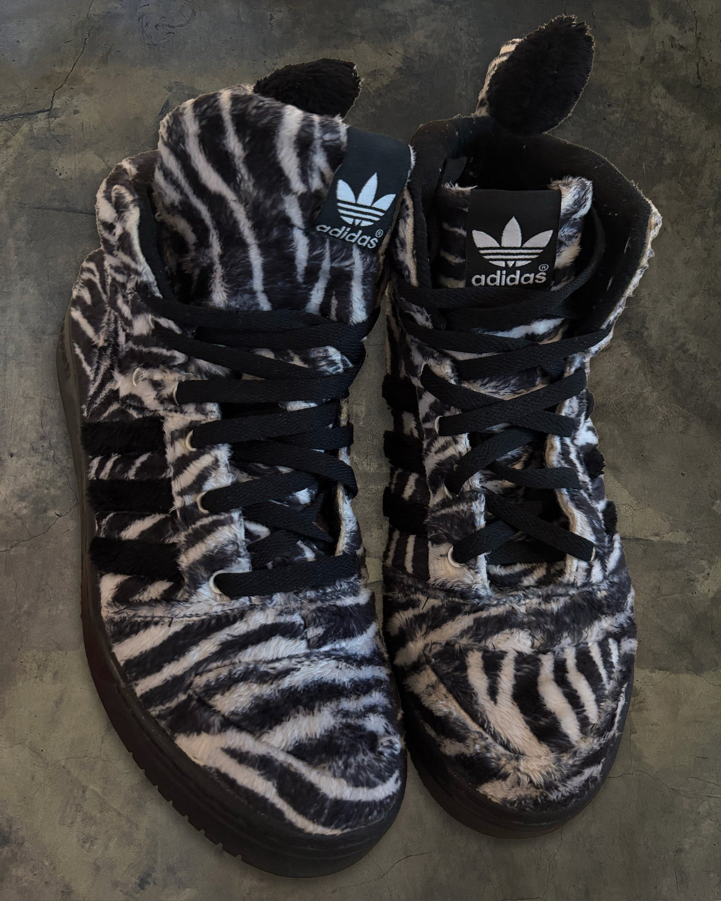 JEREMY SCOTT X ADIDAS ZEBRA SNEAKER