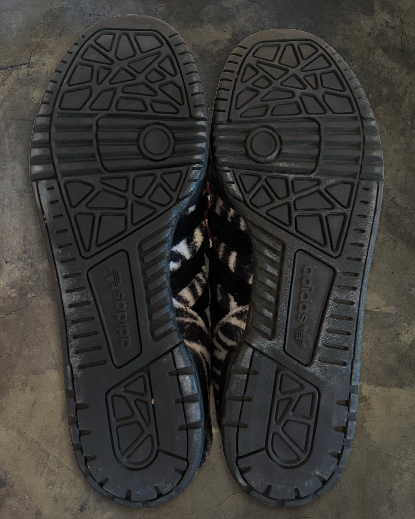 JEREMY SCOTT X ADIDAS ZEBRA SNEAKER
