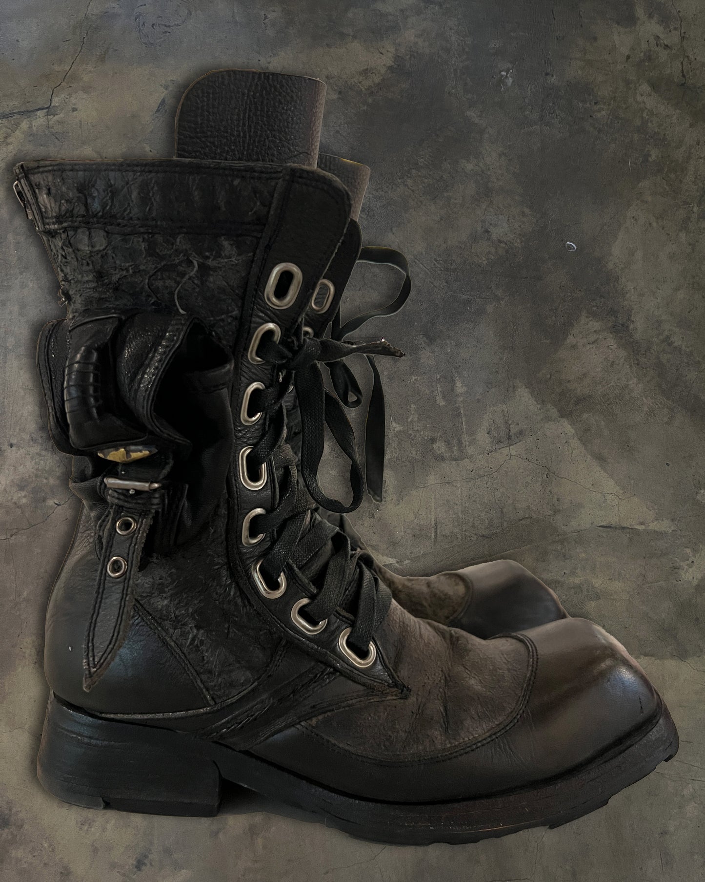 KMRii EROSION SKIN RIVET BOOTS