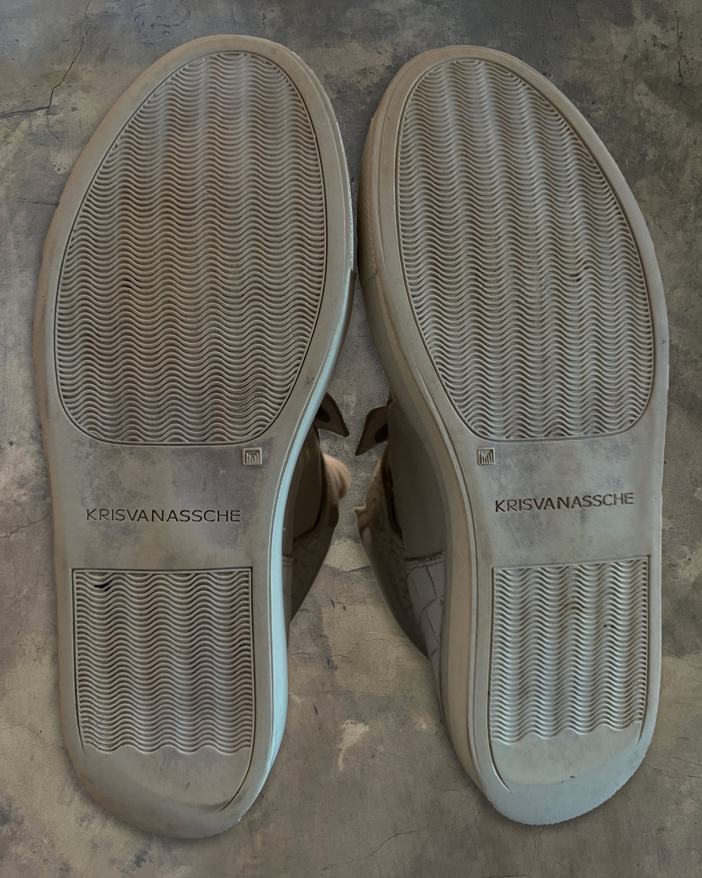 KRISVANASSCHE BLACK PRESS BUTTON STRAP SNEAKER