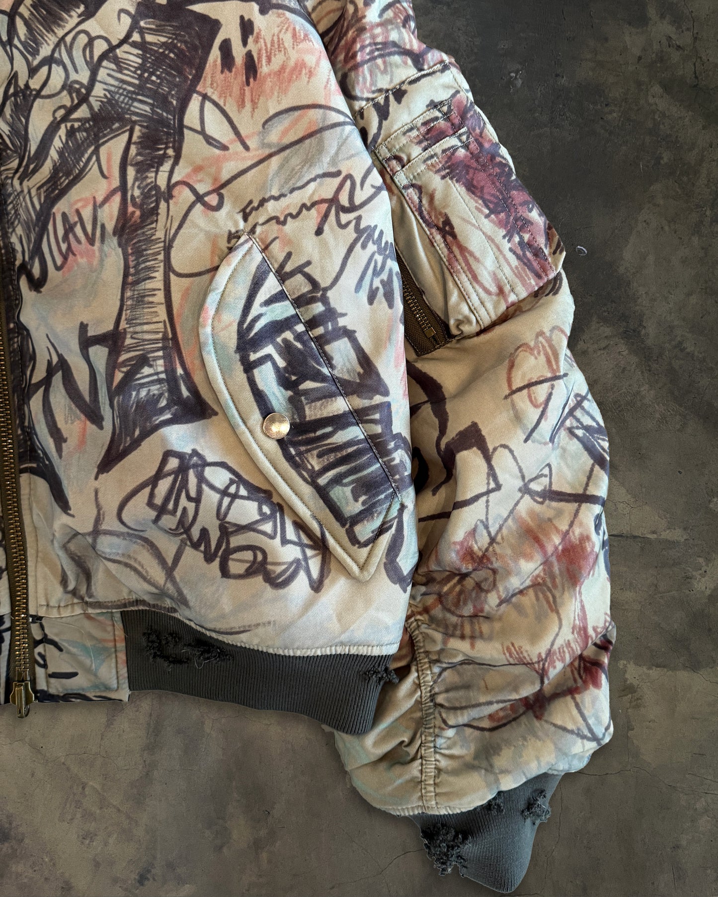 MOWALOLA GRAFFITI REVERSIBLE BOMBER L
