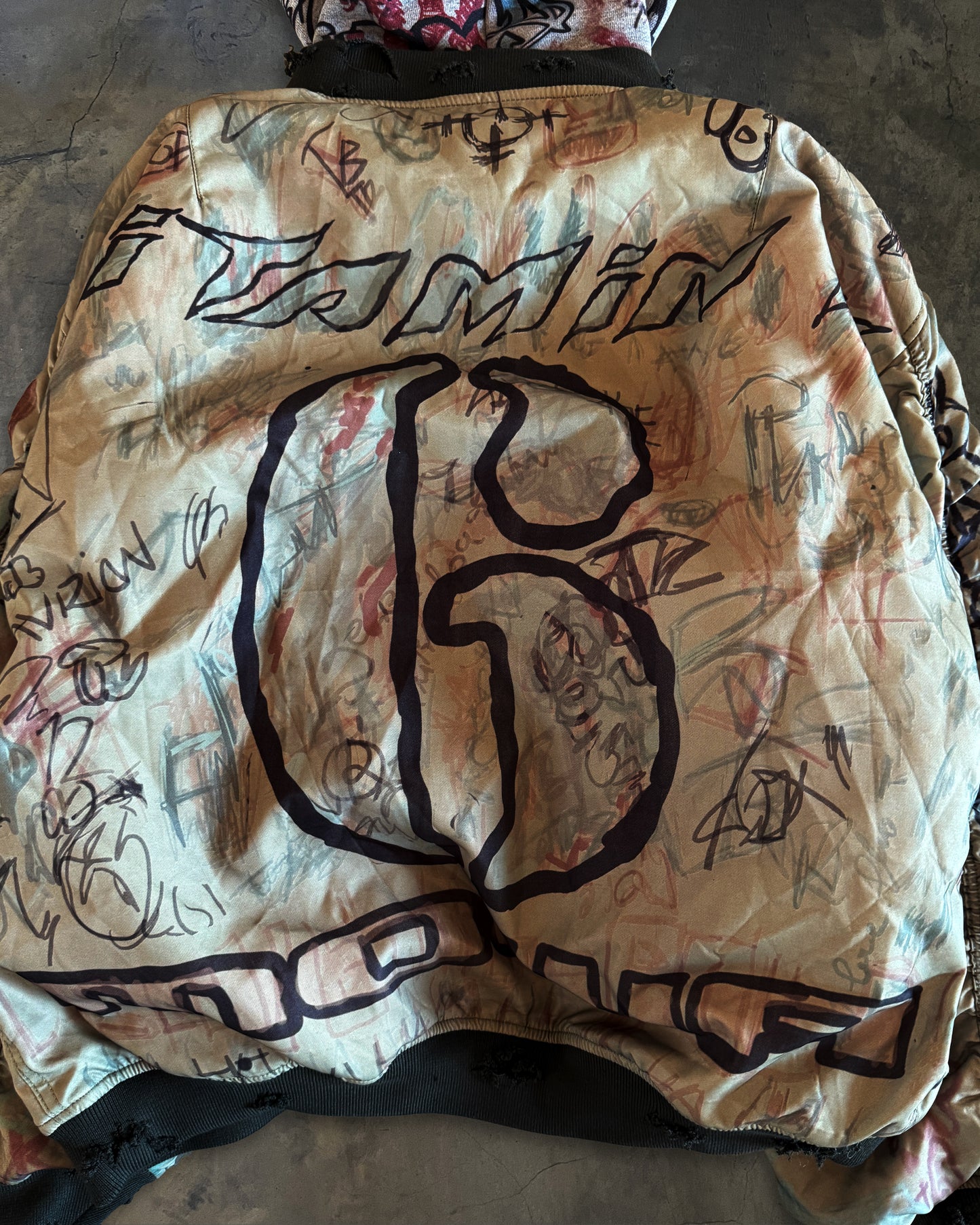 MOWALOLA GRAFFITI REVERSIBLE BOMBER L