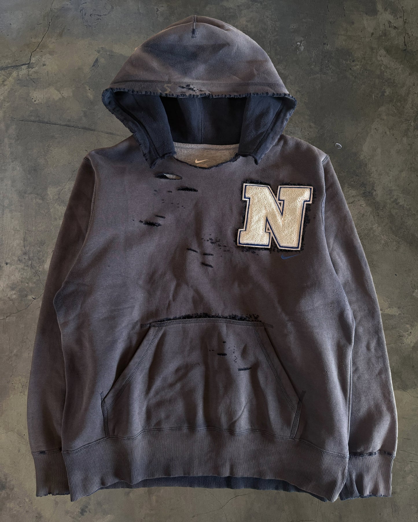 VINTAGE THRASHED NIKE HOODIE