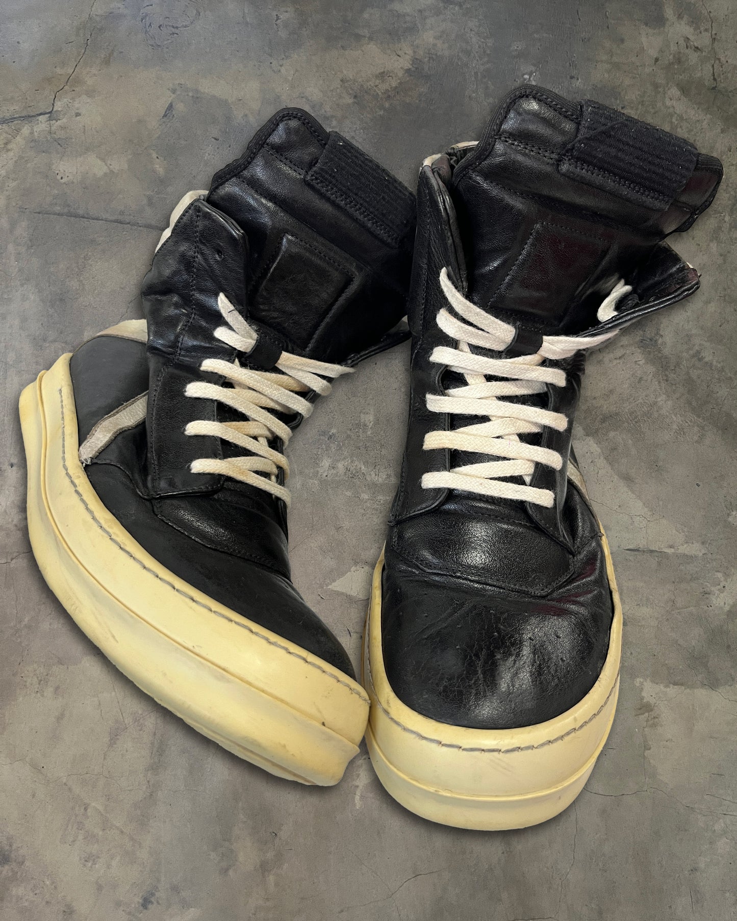 RICK OWENS SS2011 MAINLINE SHORT TONGUE GEOBASKET