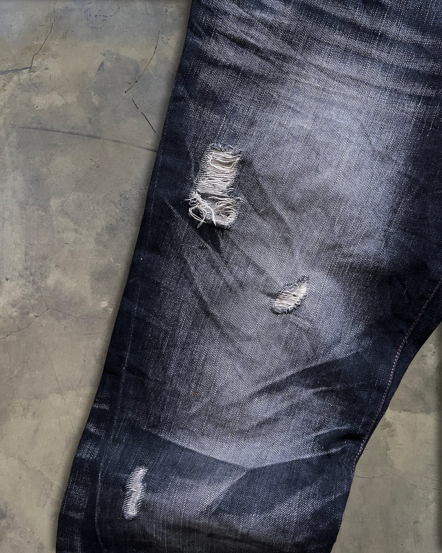 SCHLUSSEL WIDE CUT DISTRESSED DENIM