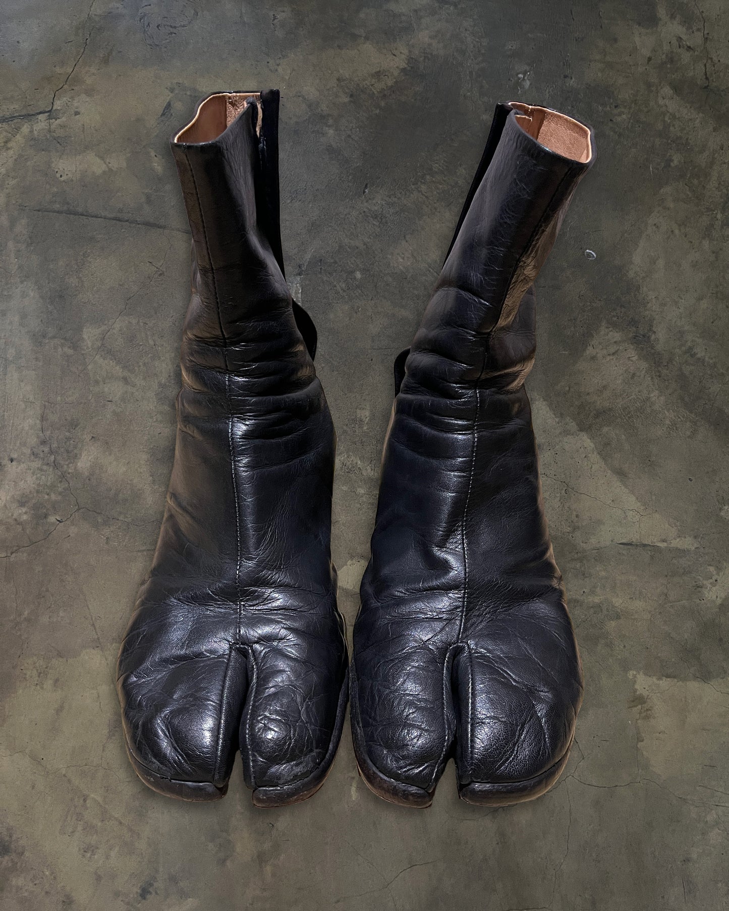 MAISON MARGIELA LEATHER TABI SPLIT TOE BOOTS 42