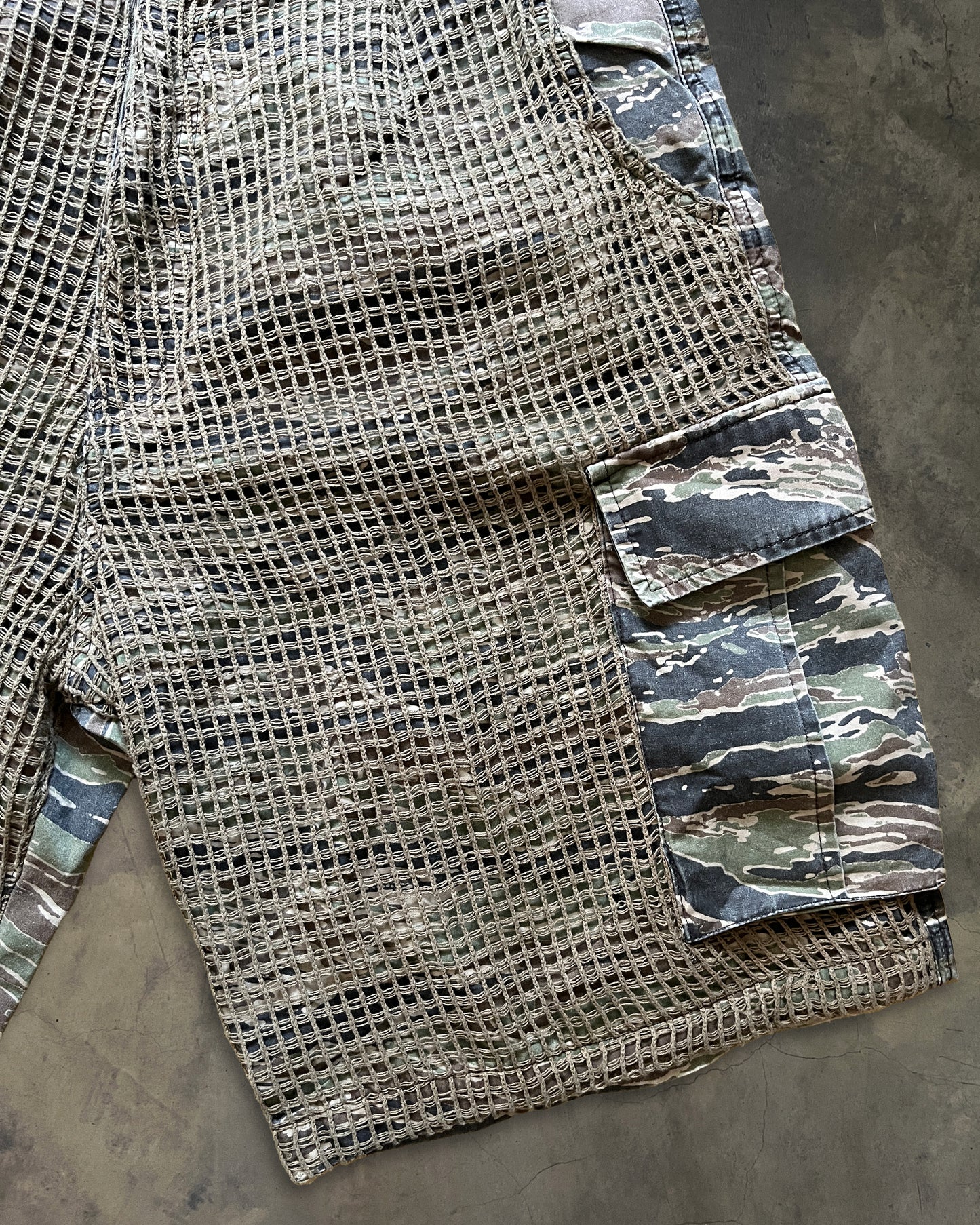 UNDERCOVER SS2006 NETTED CARGO SHORTS