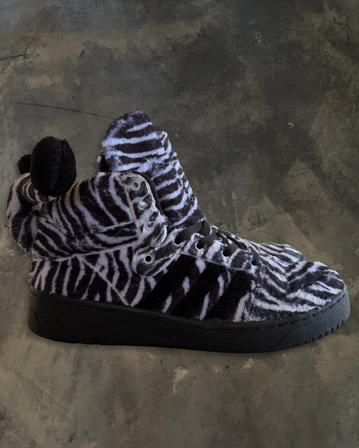 JEREMY SCOTT X ADIDAS ZEBRA SNEAKER