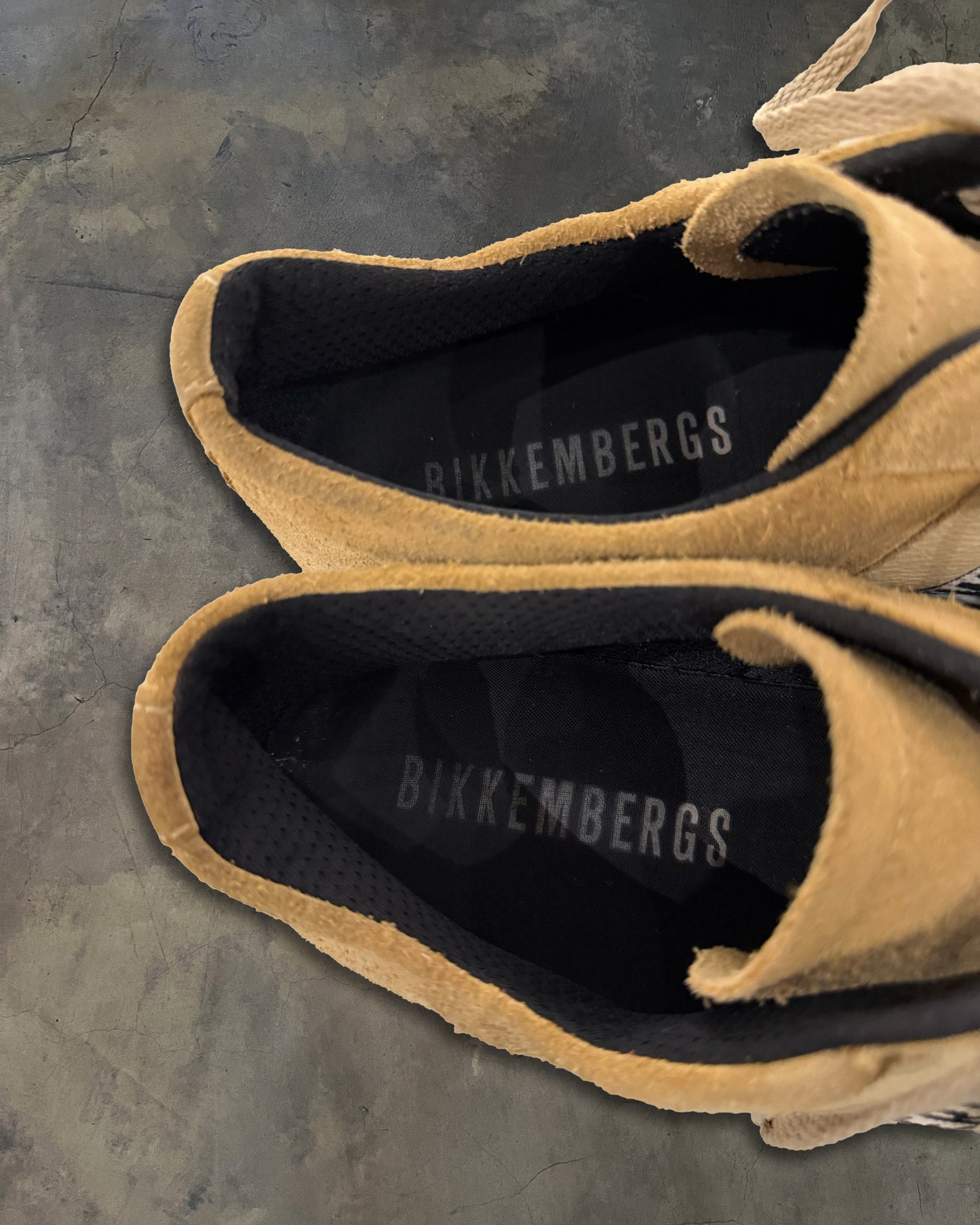 DIRK BIKKEMBERGS SEUDE SOCCER SNEAKERS