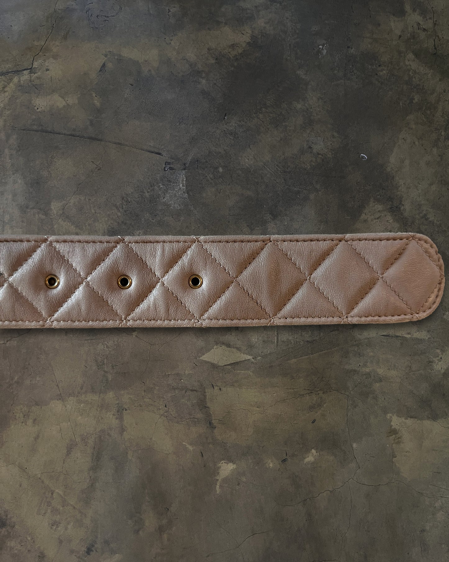 CHANEL BEIGE GRISÉ QUILTED LAMBSKIN BELT