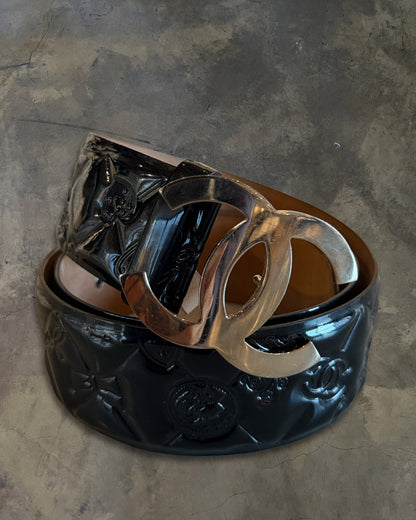 CHANEL CC QUILTED PATENT LEATHER BELT