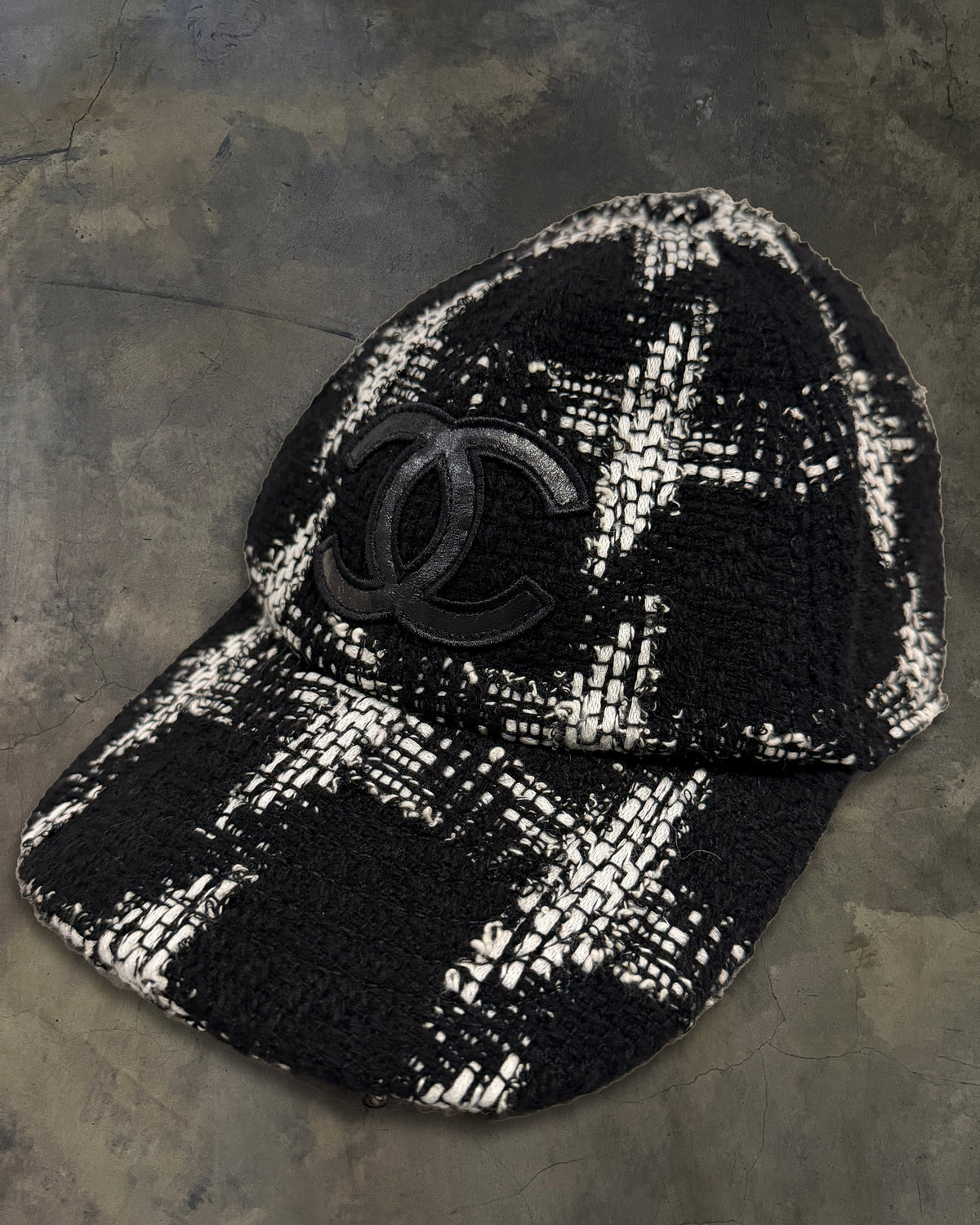 CHANEL B&W TWEED CC LOGO CAP
