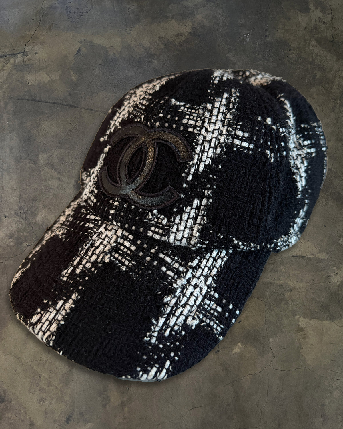 CHANEL B&W TWEED CC LOGO CAP