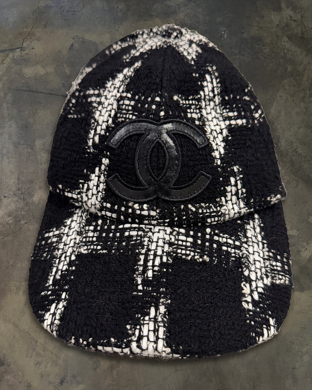 CHANEL B&W TWEED CC LOGO CAP