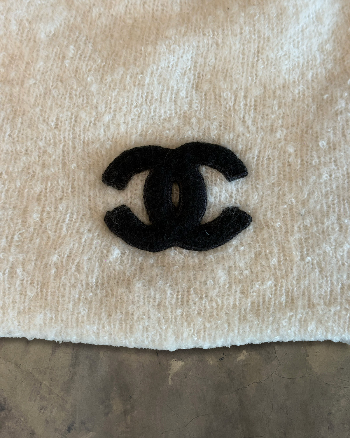 CHANEL CASHMERE CC LOGO BEANIE