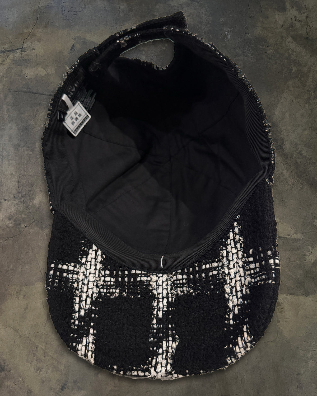 CHANEL B&W TWEED CC LOGO CAP
