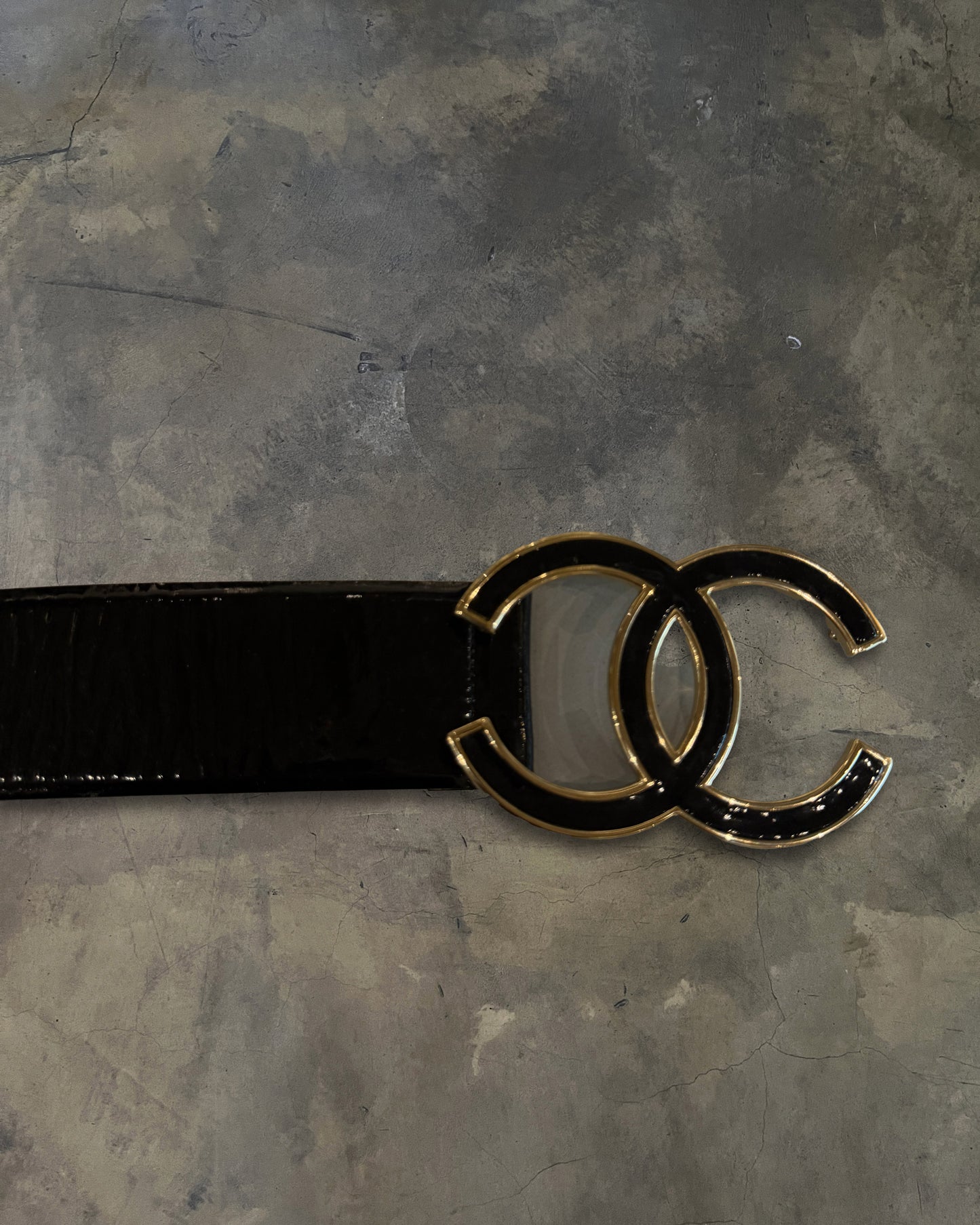 CHANEL PATENT CALFSKIN CC LOGO BELT
