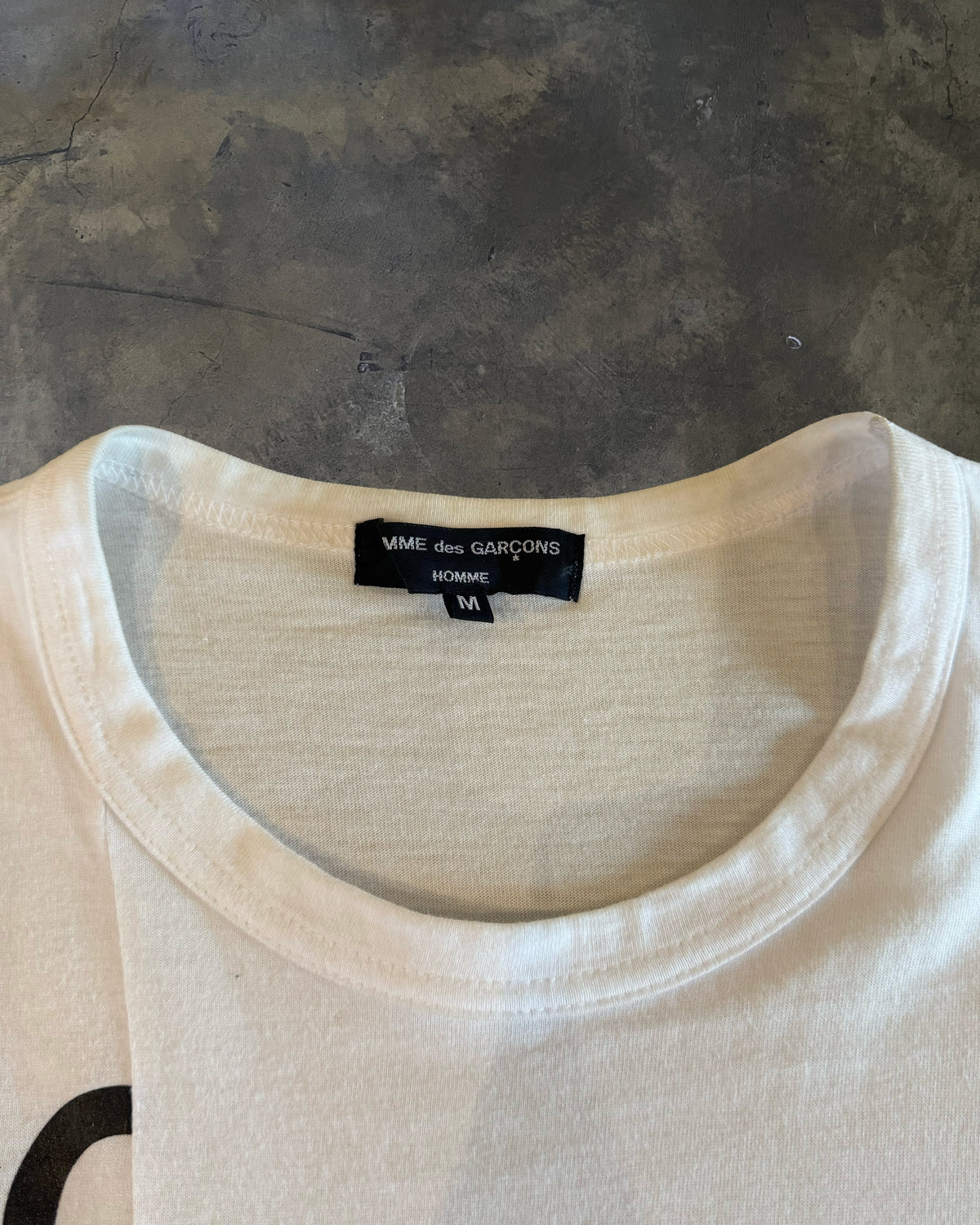 COMME DES GARÇONS HOMME SPLIT LOGO TEE