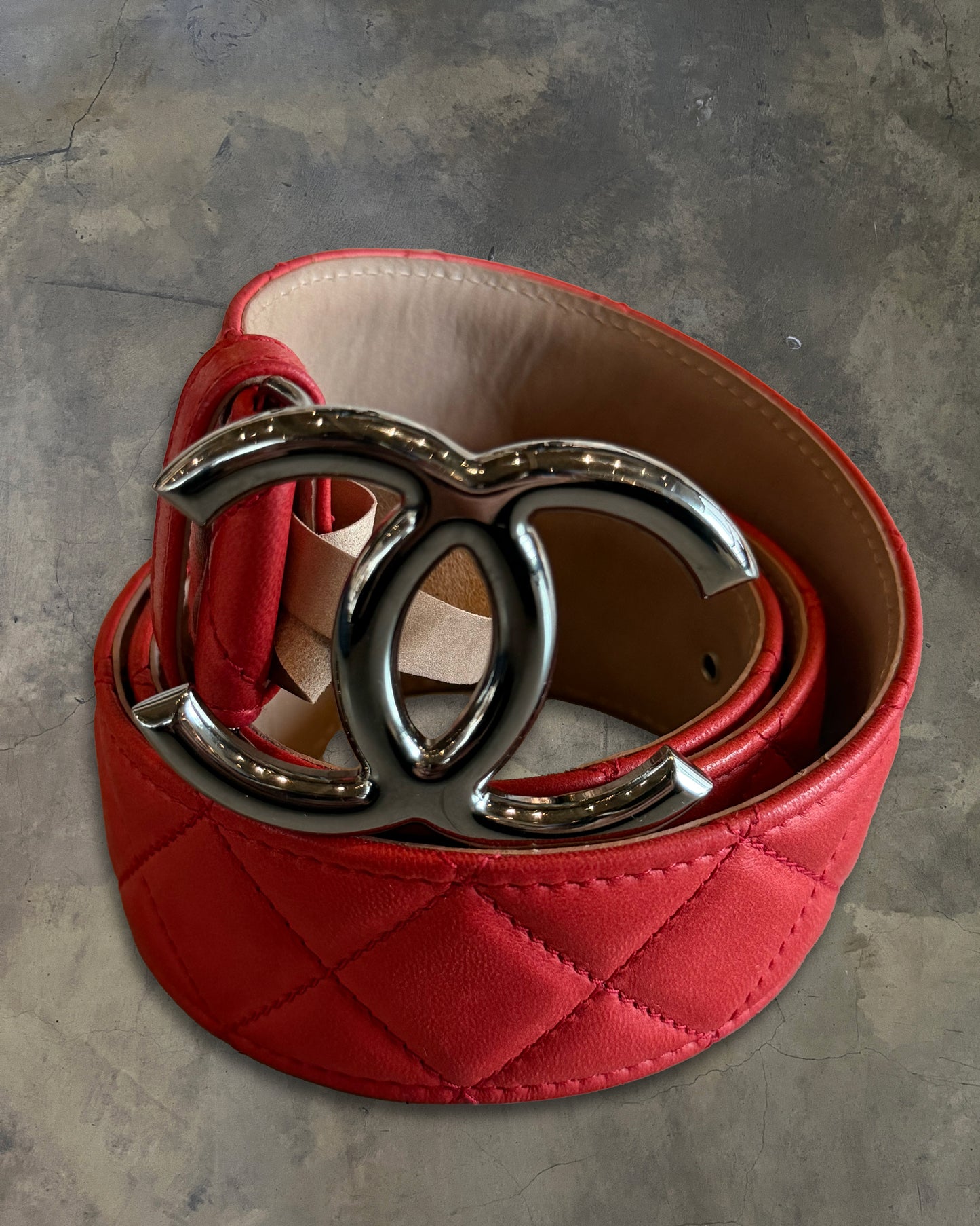 CHANEL PIRU RED QUILTED CC BELT