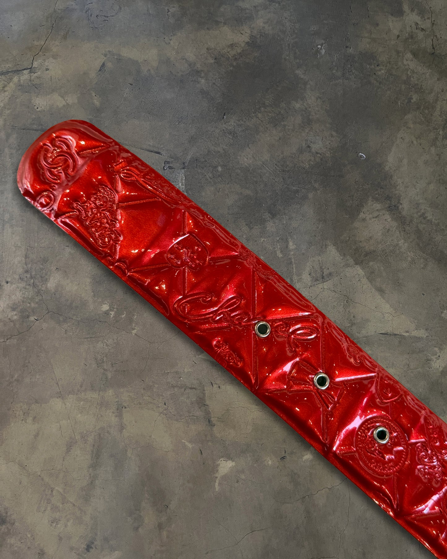 CHANEL CC QUILTED PATENT LEATHER BELT
